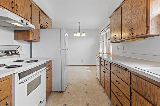 864 Mayer LANE, Mayville, WI 53050