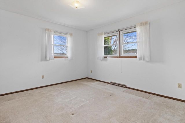 864 Mayer LANE, Mayville, WI 53050