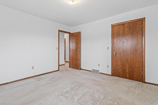 864 Mayer LANE, Mayville, WI 53050