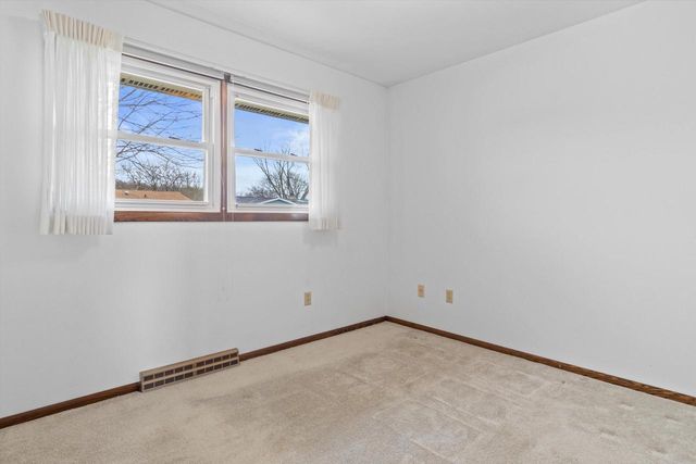 864 Mayer LANE, Mayville, WI 53050