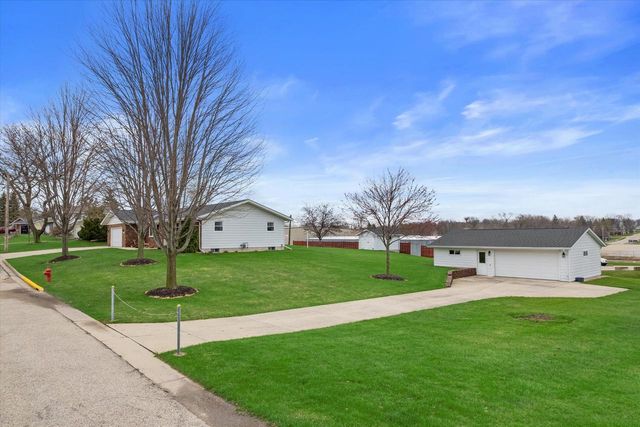 864 Mayer LANE, Mayville, WI 53050