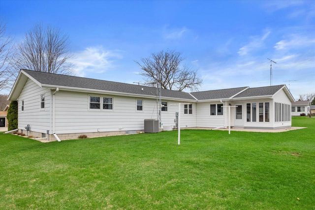 864 Mayer LANE, Mayville, WI 53050