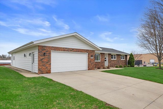 864 Mayer LANE, Mayville, WI 53050