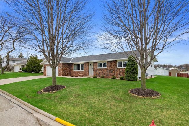 864 Mayer LANE, Mayville, WI 53050