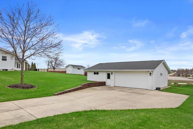 864 Mayer LANE, Mayville, WI 53050