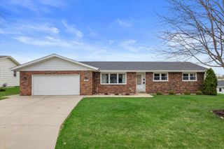 864 Mayer LANE, Mayville, WI 53050
