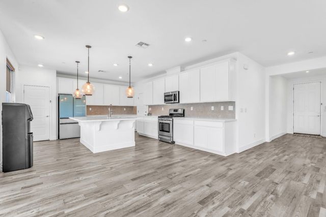 650 Nathaniel Ave, Galt, CA 95632