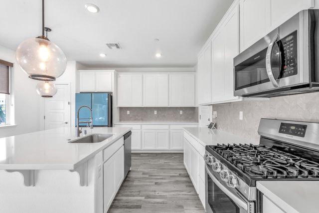 650 Nathaniel Ave, Galt, CA 95632