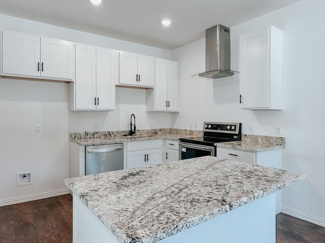 305 SW 6th Street, Kerens, TX 75144