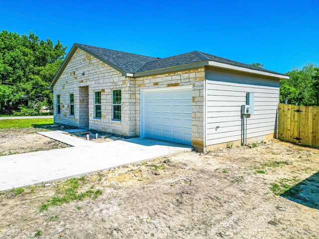 305 SW 6th Street, Kerens, TX 75144