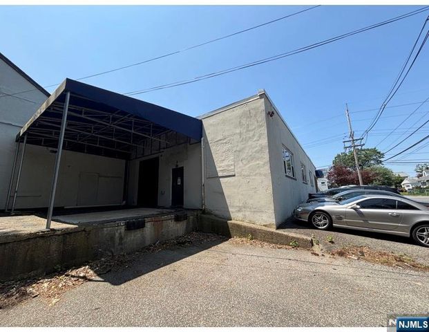 41 Woodbine Street, Bergenfield, NJ 07621