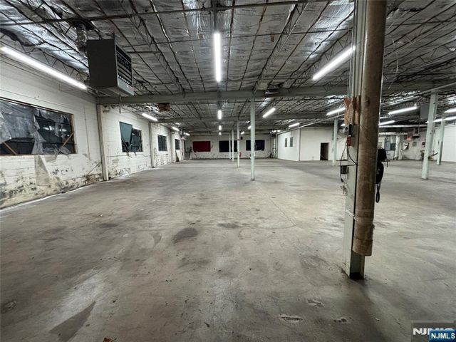 41 Woodbine Street, Bergenfield, NJ 07621