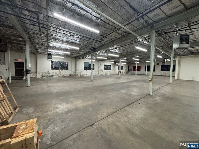 41 Woodbine Street, Bergenfield, NJ 07621