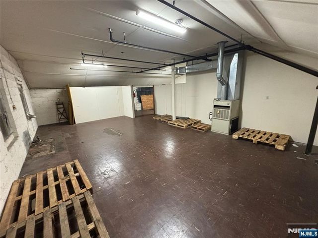 41 Woodbine Street, Bergenfield, NJ 07621