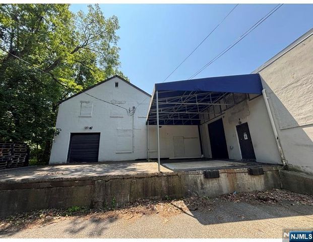 41 Woodbine Street, Bergenfield, NJ 07621