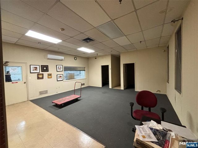 41 Woodbine Street, Bergenfield, NJ 07621