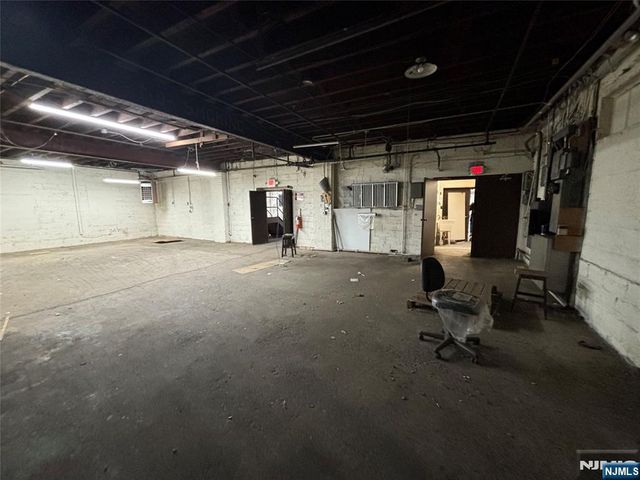 41 Woodbine Street, Bergenfield, NJ 07621