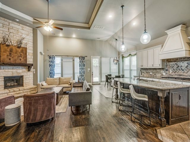 701 Mcgill Court, Mansfield, TX 76063