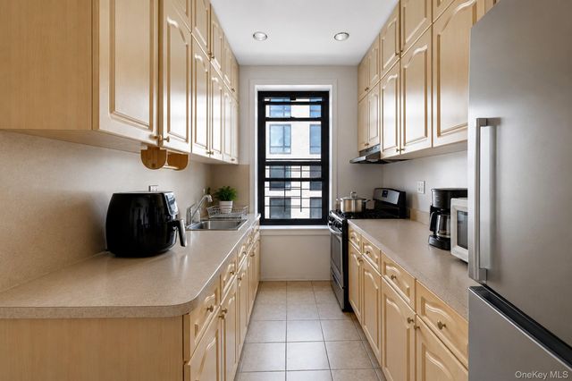 5001 4th Avenue, Brooklyn, NY 11220