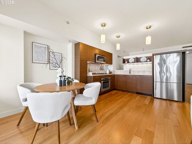 3601 S RIVER Pkwy 2304, Portland, OR 97239