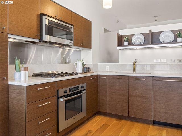 3601 S RIVER Pkwy 2304, Portland, OR 97239