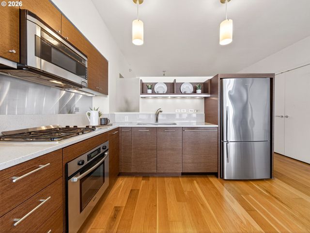 3601 S RIVER Pkwy 2304, Portland, OR 97239