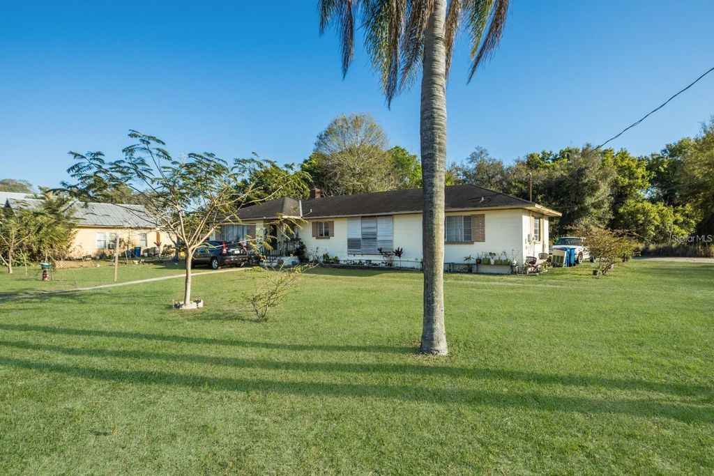 Image 8 of property listing at 2008 53RD AVENUE E, Bradenton, FL 34203