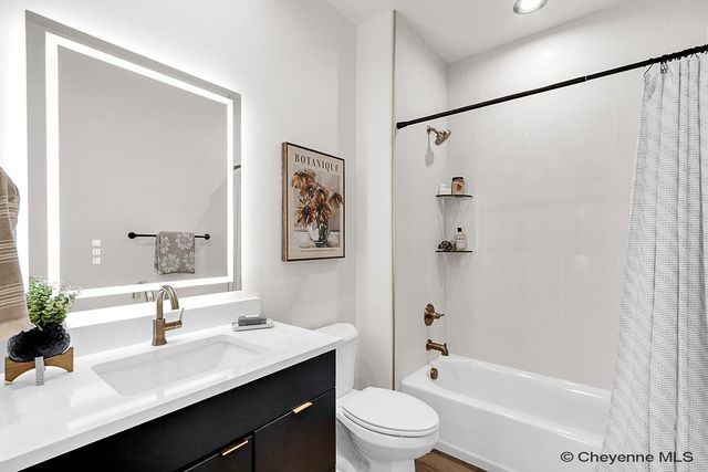 3942 SADDLEBACK LN, Cheyenne, WY 82001