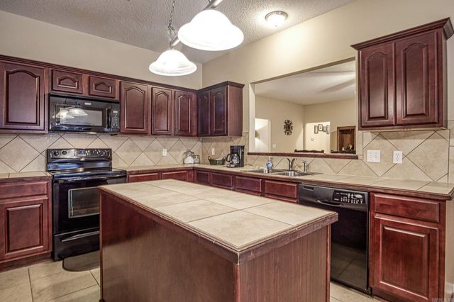 60 Calderon Way, Hot Springs Village, AR 71909