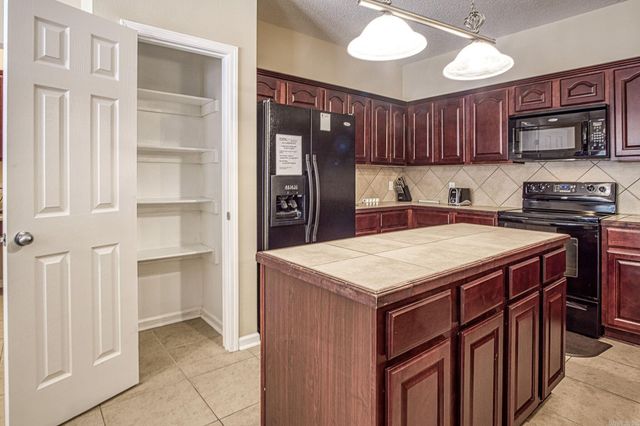 60 Calderon Way, Hot Springs Village, AR 71909