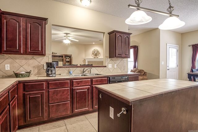 60 Calderon Way, Hot Springs Village, AR 71909