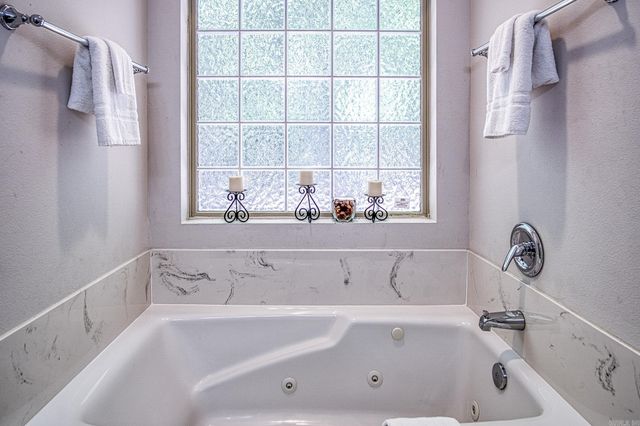 60 Calderon Way, Hot Springs Village, AR 71909