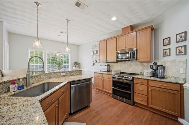304 Founders Pointe TRL, Carrollton, VA 23314