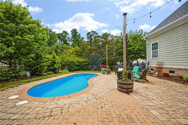 304 Founders Pointe TRL, Carrollton, VA 23314