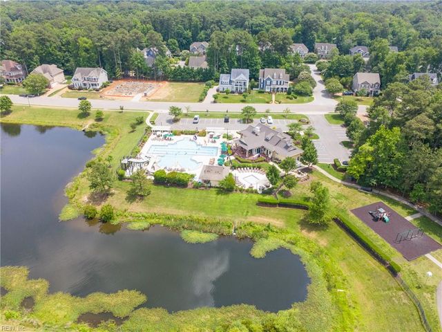 304 Founders Pointe TRL, Carrollton, VA 23314