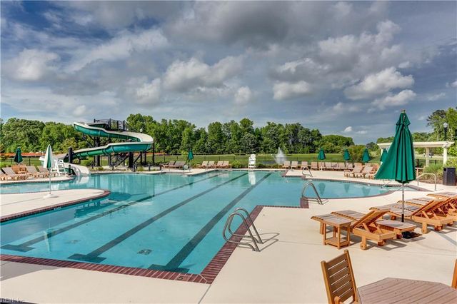 304 Founders Pointe TRL, Carrollton, VA 23314