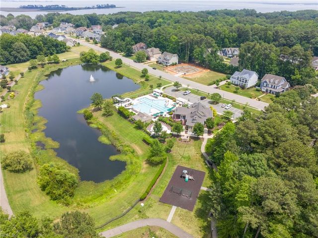 304 Founders Pointe TRL, Carrollton, VA 23314