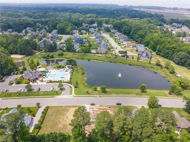 304 Founders Pointe TRL, Carrollton, VA 23314