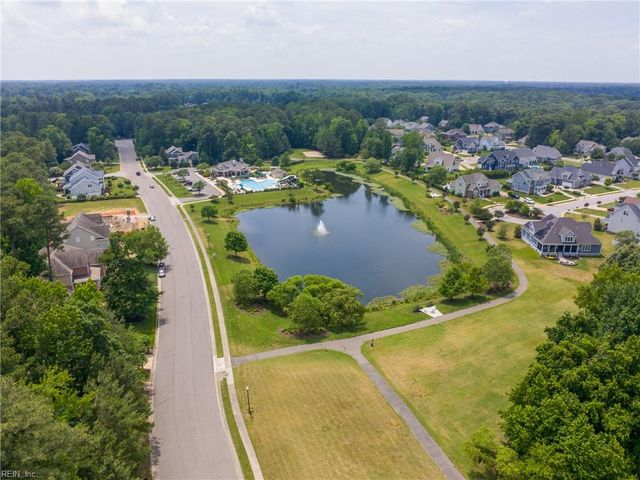 304 Founders Pointe TRL, Carrollton, VA 23314