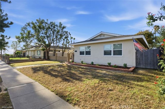 5041 Mcfadden, Huntington Beach, CA 92649