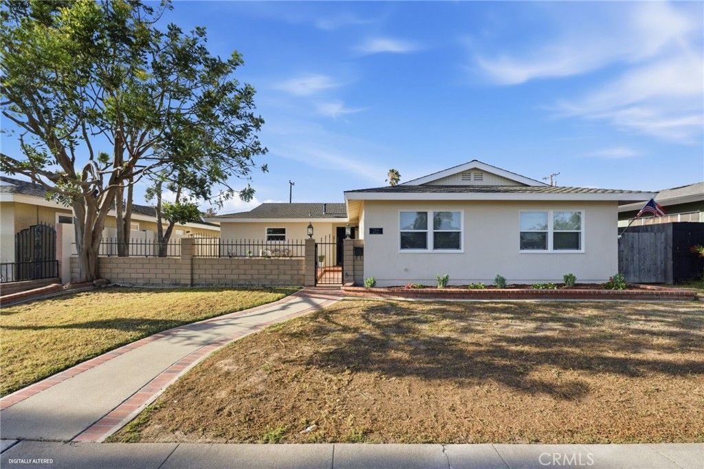 5041 Mcfadden, Huntington Beach, CA 92649