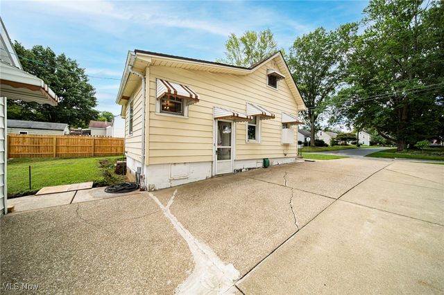 411 Eastlawn Street, Geneva, OH 44041