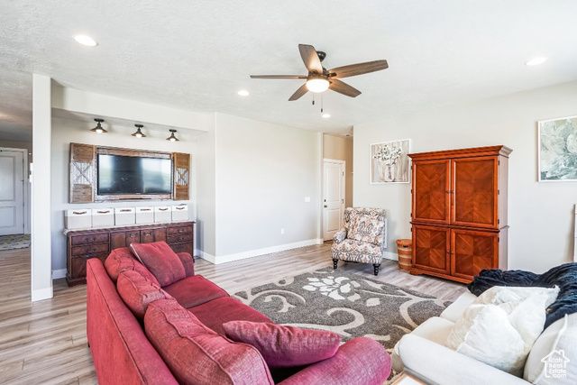 1651 W WHITE PINE DR, Syracuse, UT 84075