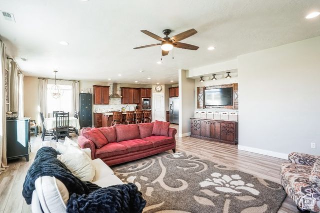 1651 W WHITE PINE DR, Syracuse, UT 84075