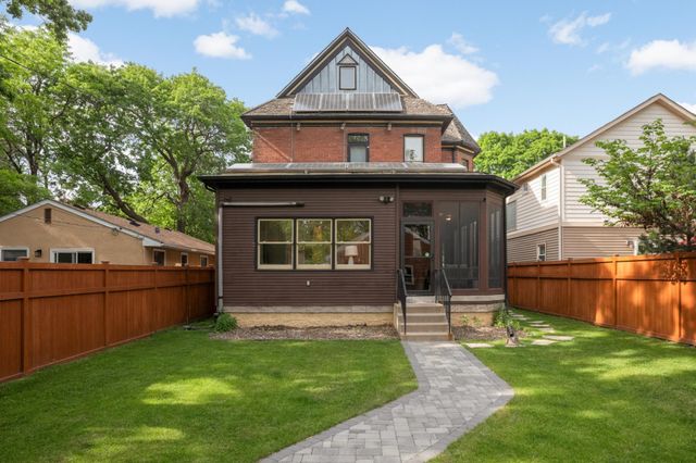 2116 Lincoln Avenue, Saint Paul, MN 55105