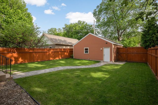 2116 Lincoln Avenue, Saint Paul, MN 55105