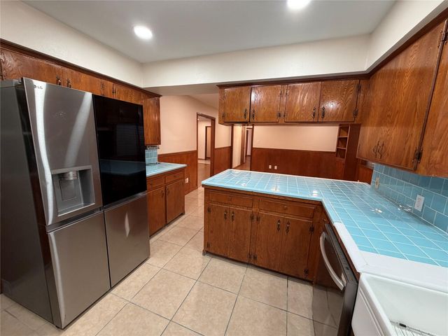 2015 51st Street, Galveston, TX 77551