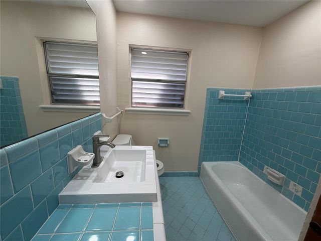 2015 51st Street, Galveston, TX 77551