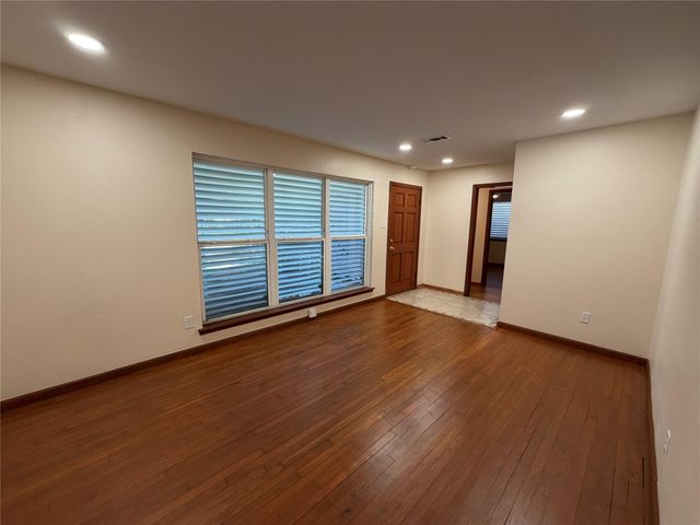 2015 51st Street, Galveston, TX 77551