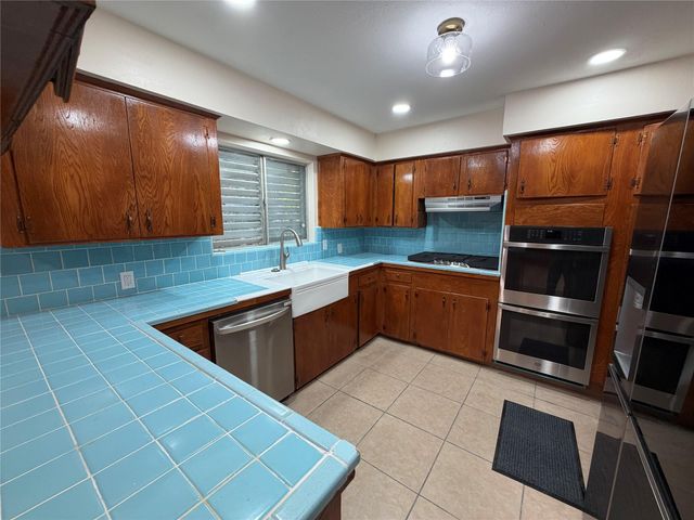 2015 51st Street, Galveston, TX 77551